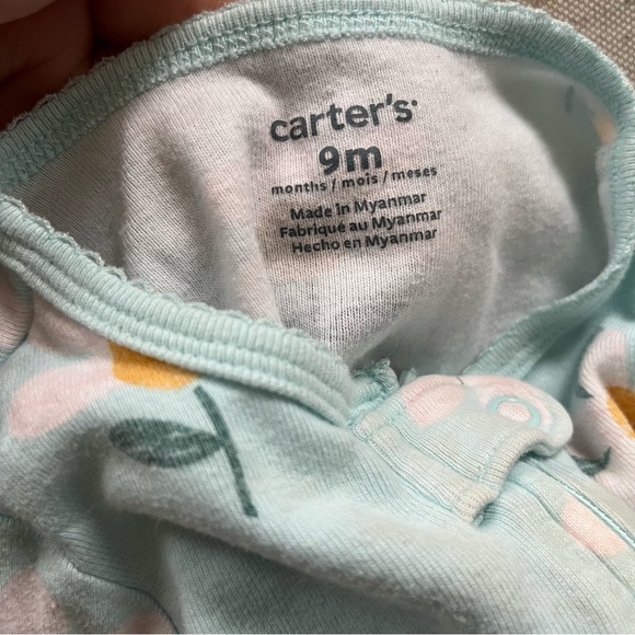 9 month Carter’s daisy romper - Picture 3 of 3
